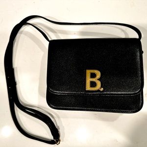 BALENCIAGA B leather crossbody bag
Very good condition
Black, Leather